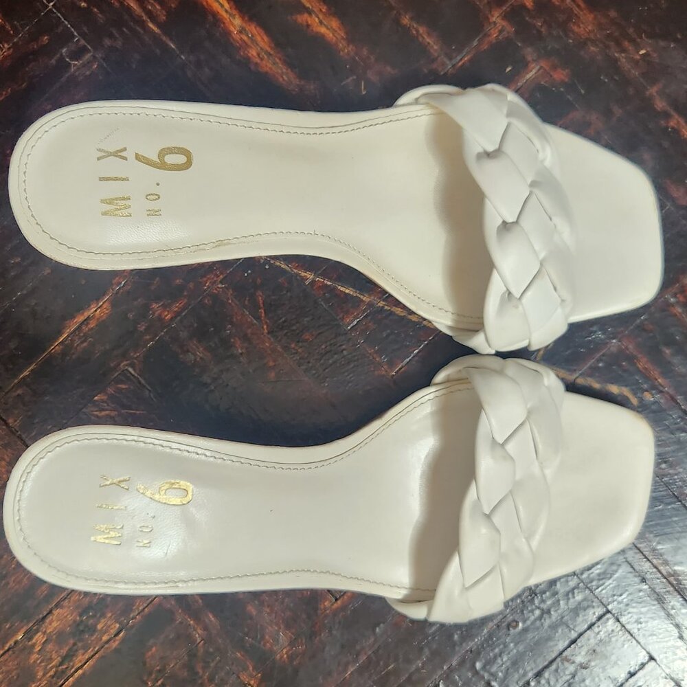 Cushioned White Sandals 6.5